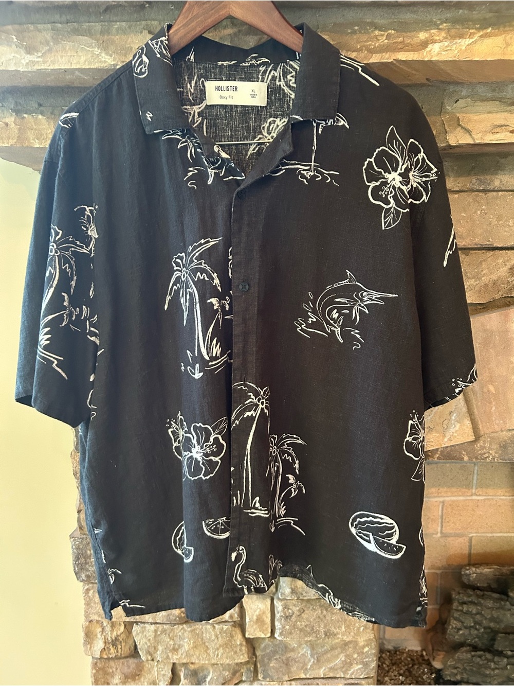 Hollister Black Short-Sleeve Hawaiian Button-Up Shirt with White Tropical Print